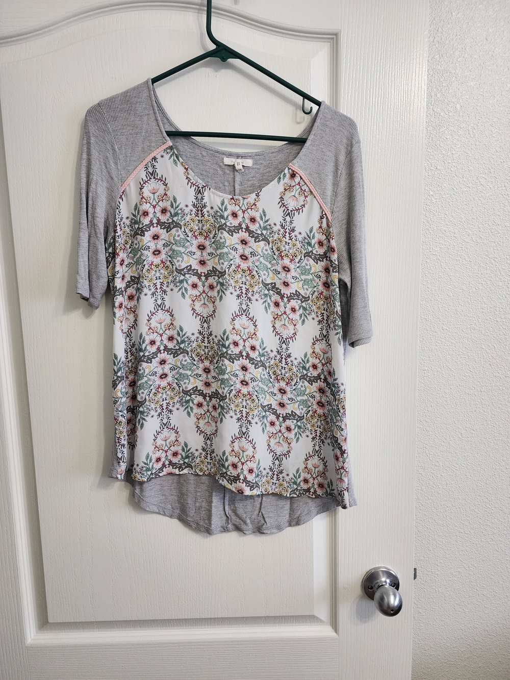 Maurices Floral Raglan Short Sleeve Top - Gray, Cream & Pink